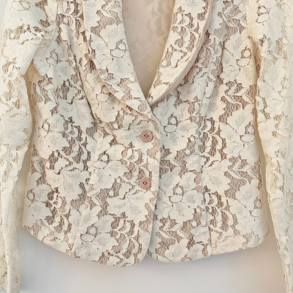 Cabi Single Breast Lace Lightweight Blazer Size 6 - Picture 4 of 7